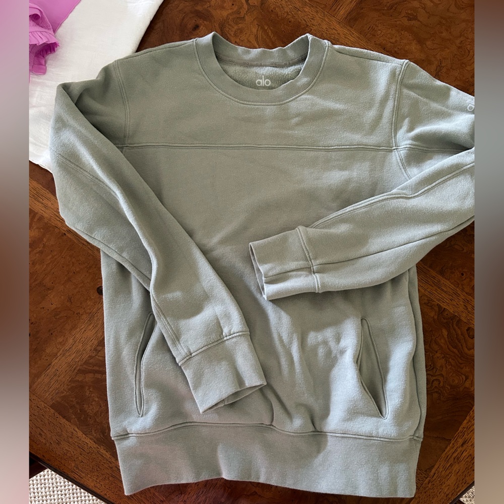 ALO yoga Light Sage Green Crewneck Sweatshirt Medium